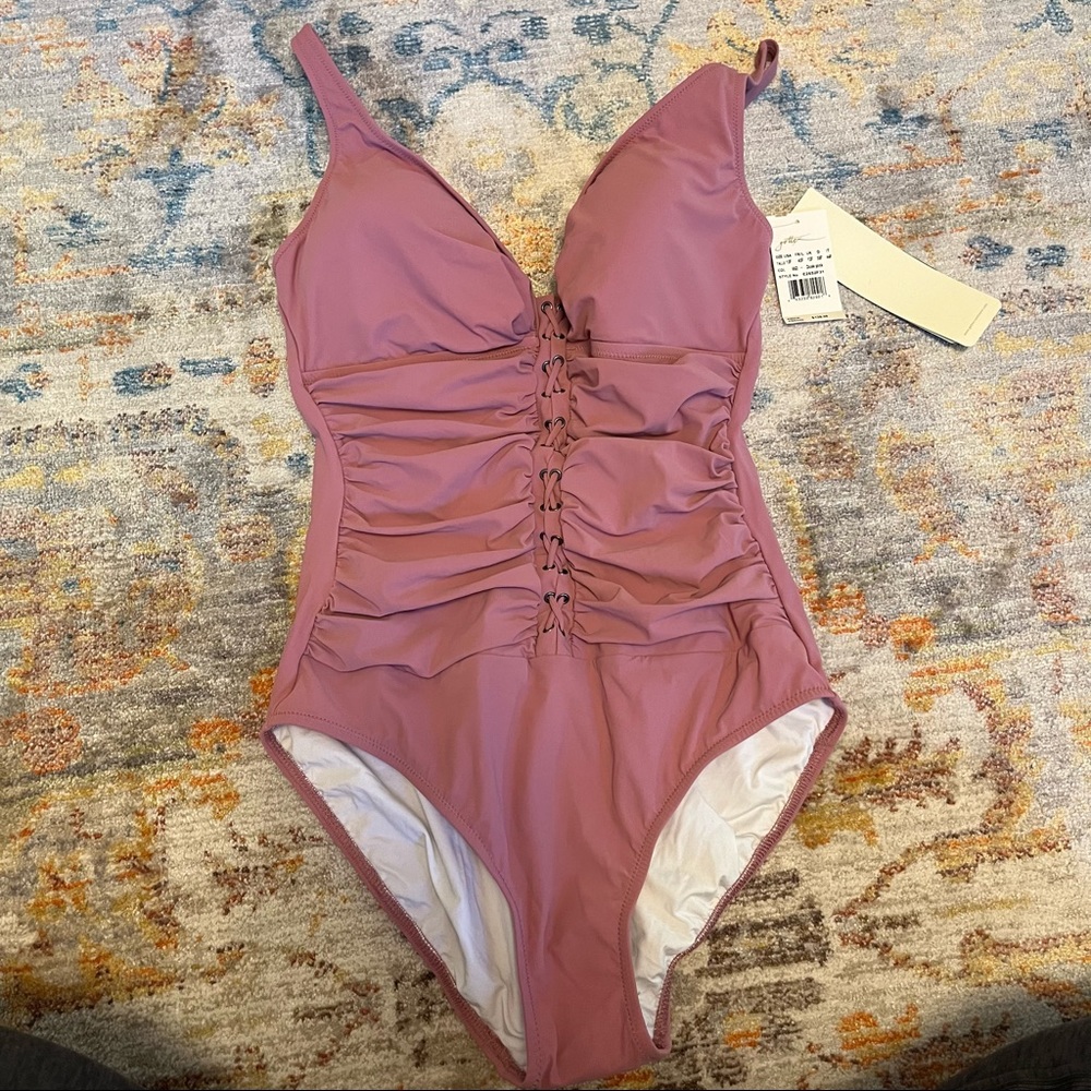 One piece mauve size 10F